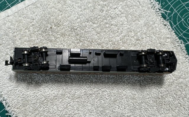 How to remove shell on a Kato 113 Series Shonan Passenger Set 10