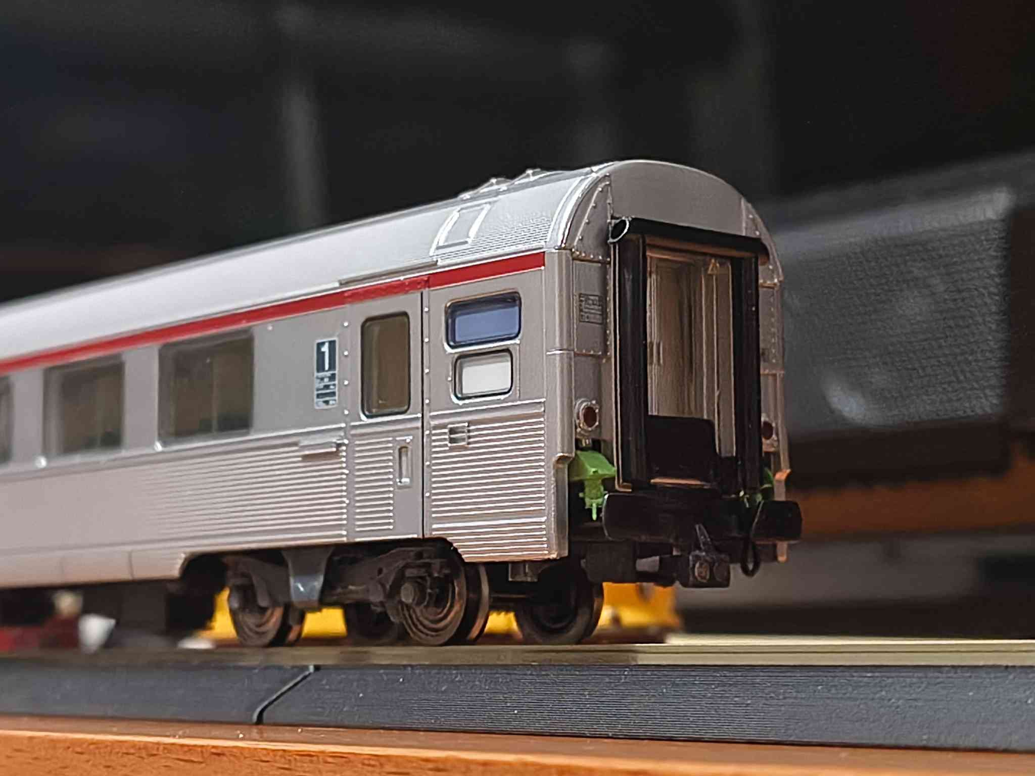 H0 version of the magnetic coupler for NEM 362 coupler fixture on an SNCF Mistral coach